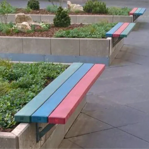 Lattes pour bancs publics en plastique recyclé de différentes couleurs
